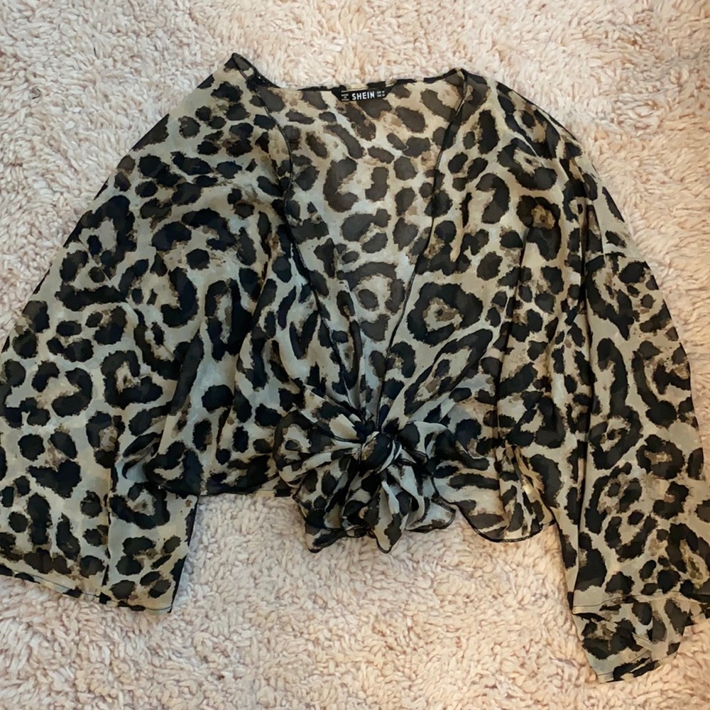 Cropped tie cheetah top